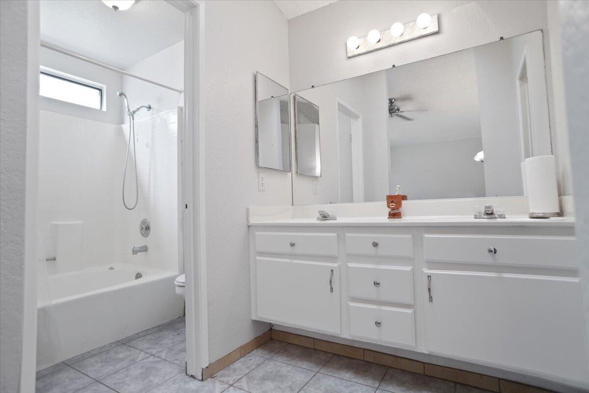 112 Horizon Road Palmdale, CA 93550 - Photo 8 of 14 07-Primary Bathroom