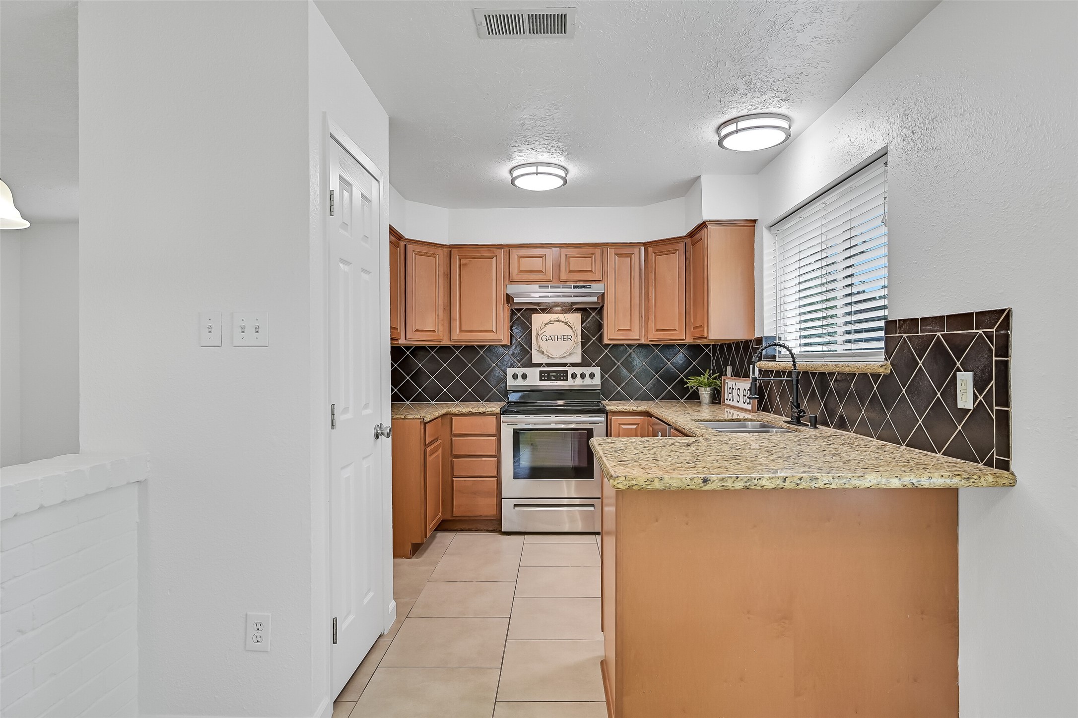 2414 Heather Ridge Court Webster, TX 77598 - Photo 13 of 25