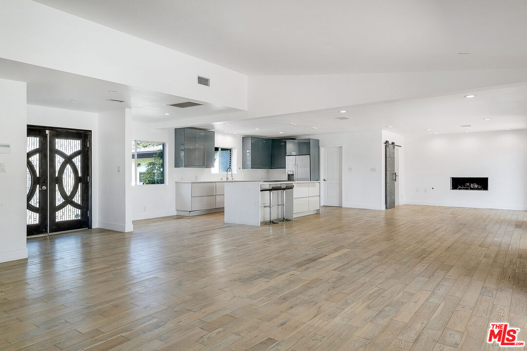 2700 Carmar Drive Los Angeles, CA 90046 - Photo 12 of 45