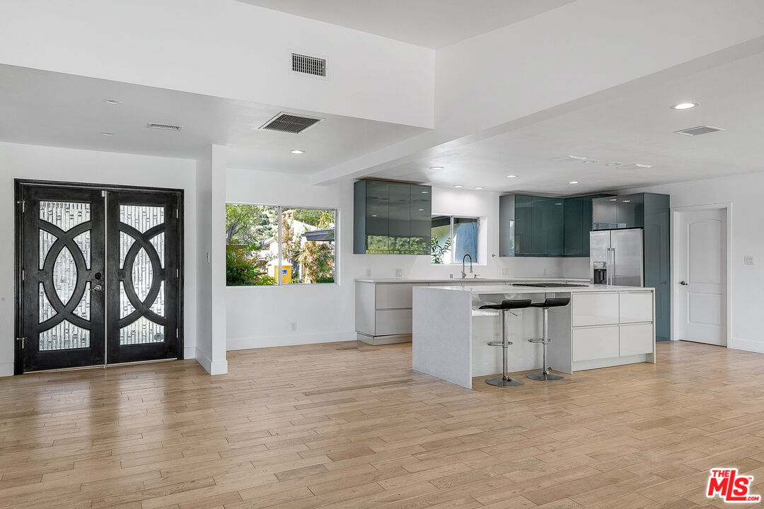 2700 Carmar Drive Los Angeles, CA 90046 - Photo 14 of 45