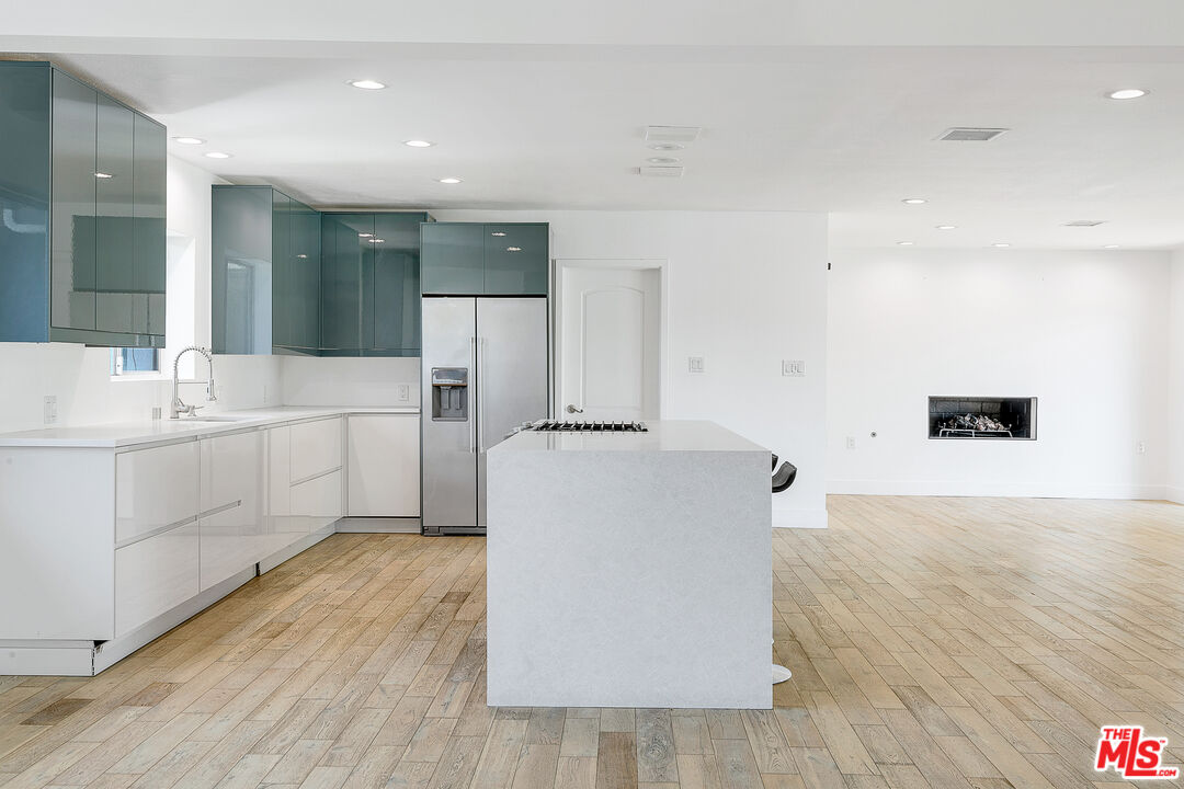 2700 Carmar Drive Los Angeles, CA 90046 - Photo 15 of 45