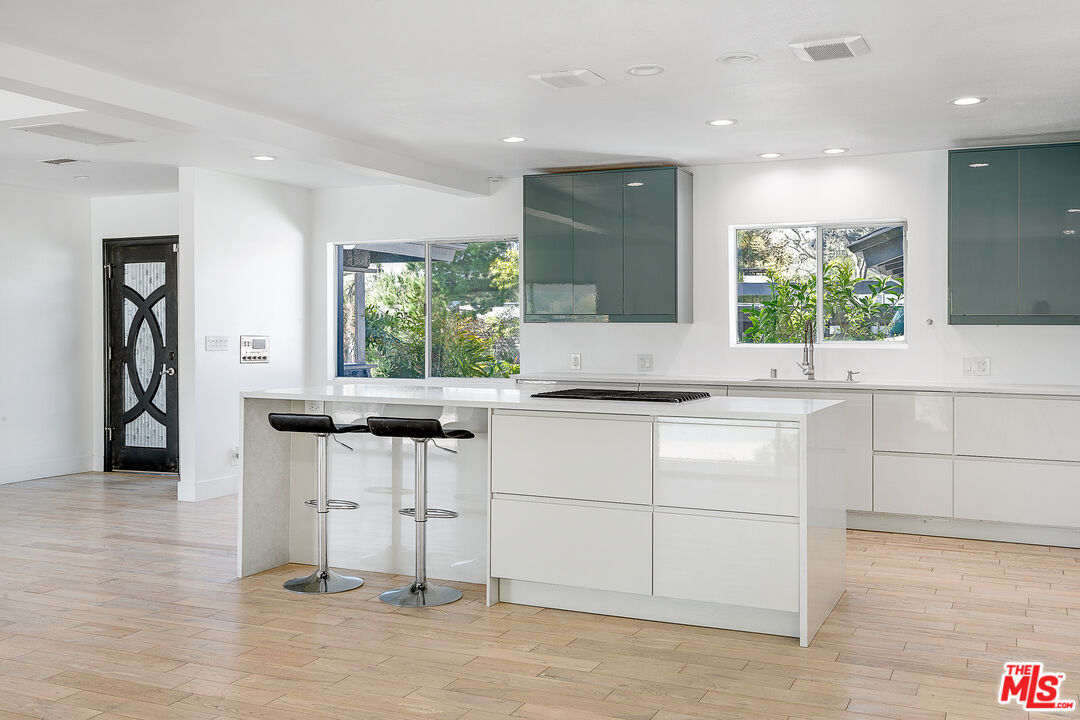 2700 Carmar Drive Los Angeles, CA 90046 - Photo 16 of 45