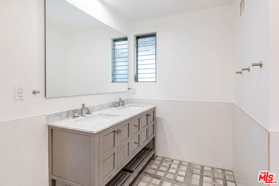 2700 Carmar Drive Los Angeles, CA 90046 - Photo 30 of 45