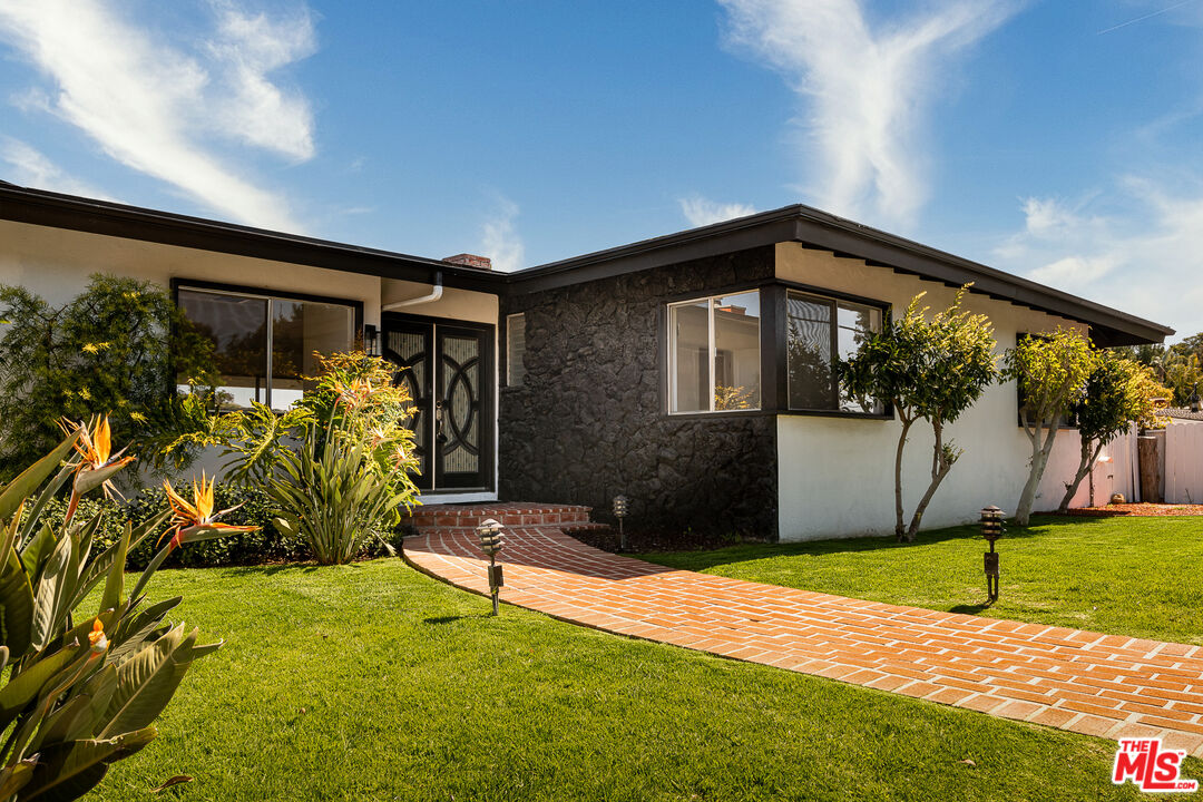 2700 Carmar Drive Los Angeles, CA 90046 - Photo 3 of 45