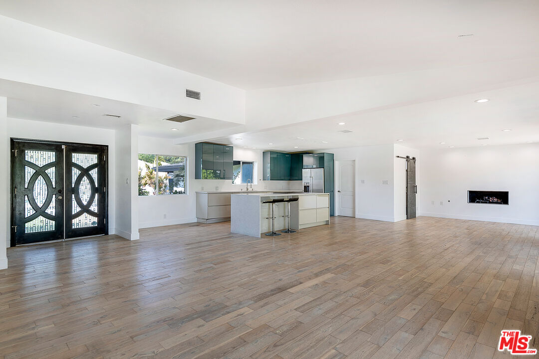 2700 Carmar Drive Los Angeles, CA 90046 - Photo 4 of 45