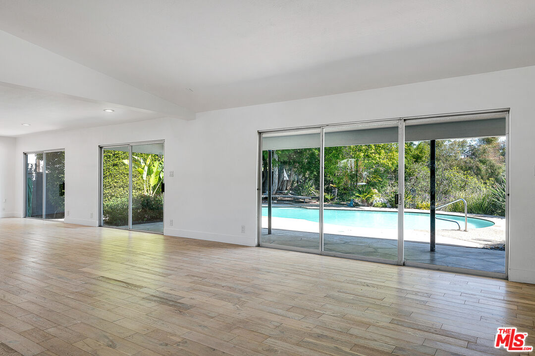 2700 Carmar Drive Los Angeles, CA 90046 - Photo 6 of 45