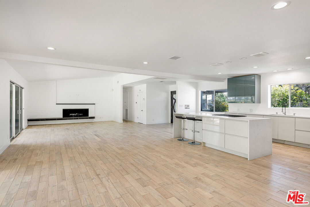 2700 Carmar Drive Los Angeles, CA 90046 - Photo 8 of 45