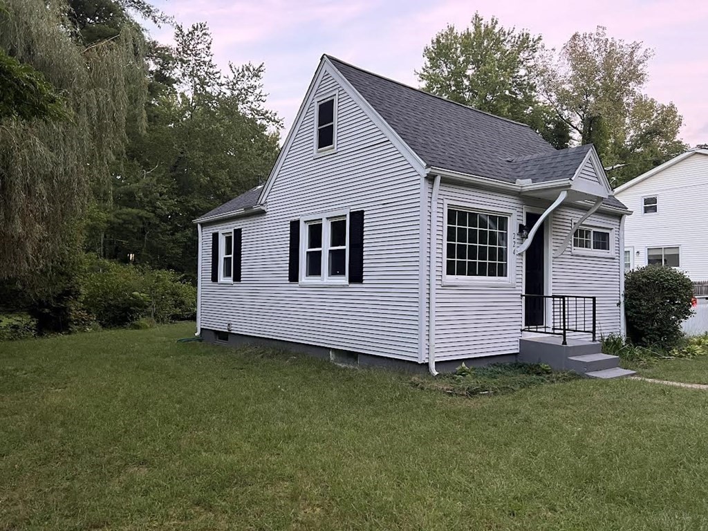224 Parkerview Street Springfield, MA 01129 - Photo 3 of 12 Gallery Image 3