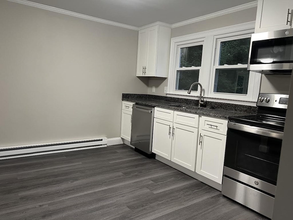 224 Parkerview Street Springfield, MA 01129 - Photo 4 of 12 Gallery Image 4