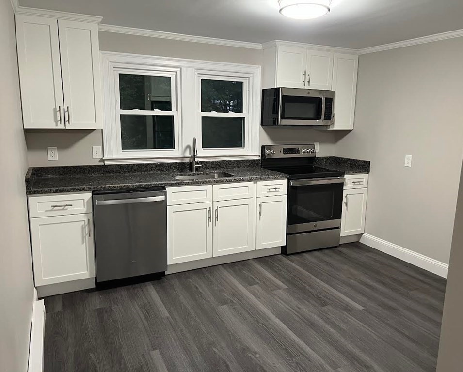 224 Parkerview Street Springfield, MA 01129 - Photo 5 of 12 Gallery Image 5