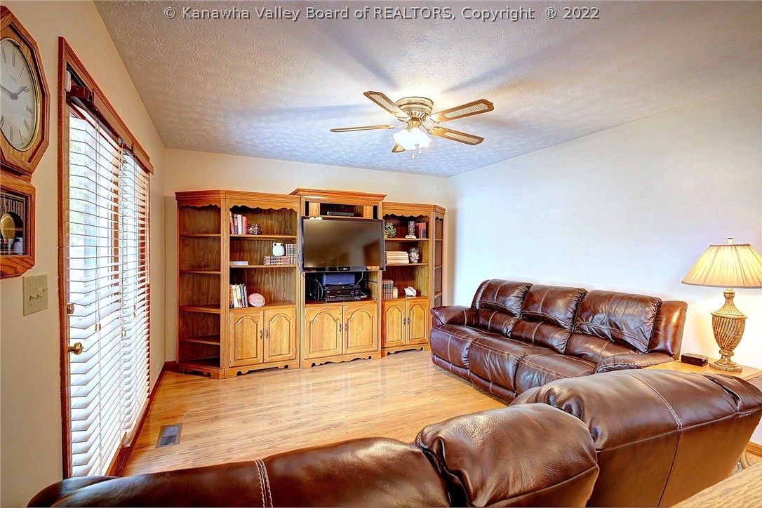 116 Woodbend Cove Winfield, WV 25213 - Photo 8 of 30 Gallery Image 8