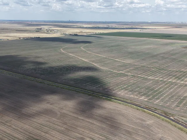 $1,092,420 | 364.14 Acres Pullman Road, Claude, TX 79019