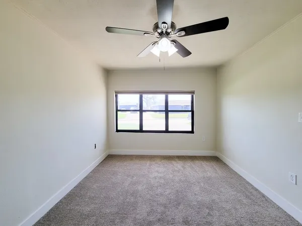 $1,850 | 133 South Yaupon Street, Lake Jackson, TX 77566