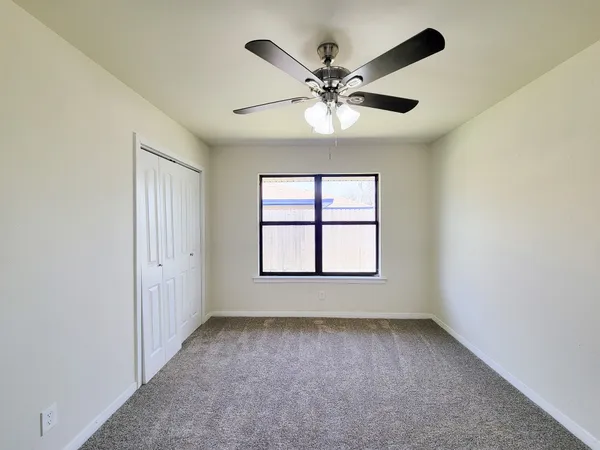 $1,850 | 133 South Yaupon Street, Lake Jackson, TX 77566