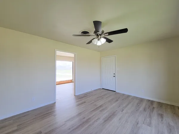 $1,850 | 133 South Yaupon Street, Lake Jackson, TX 77566