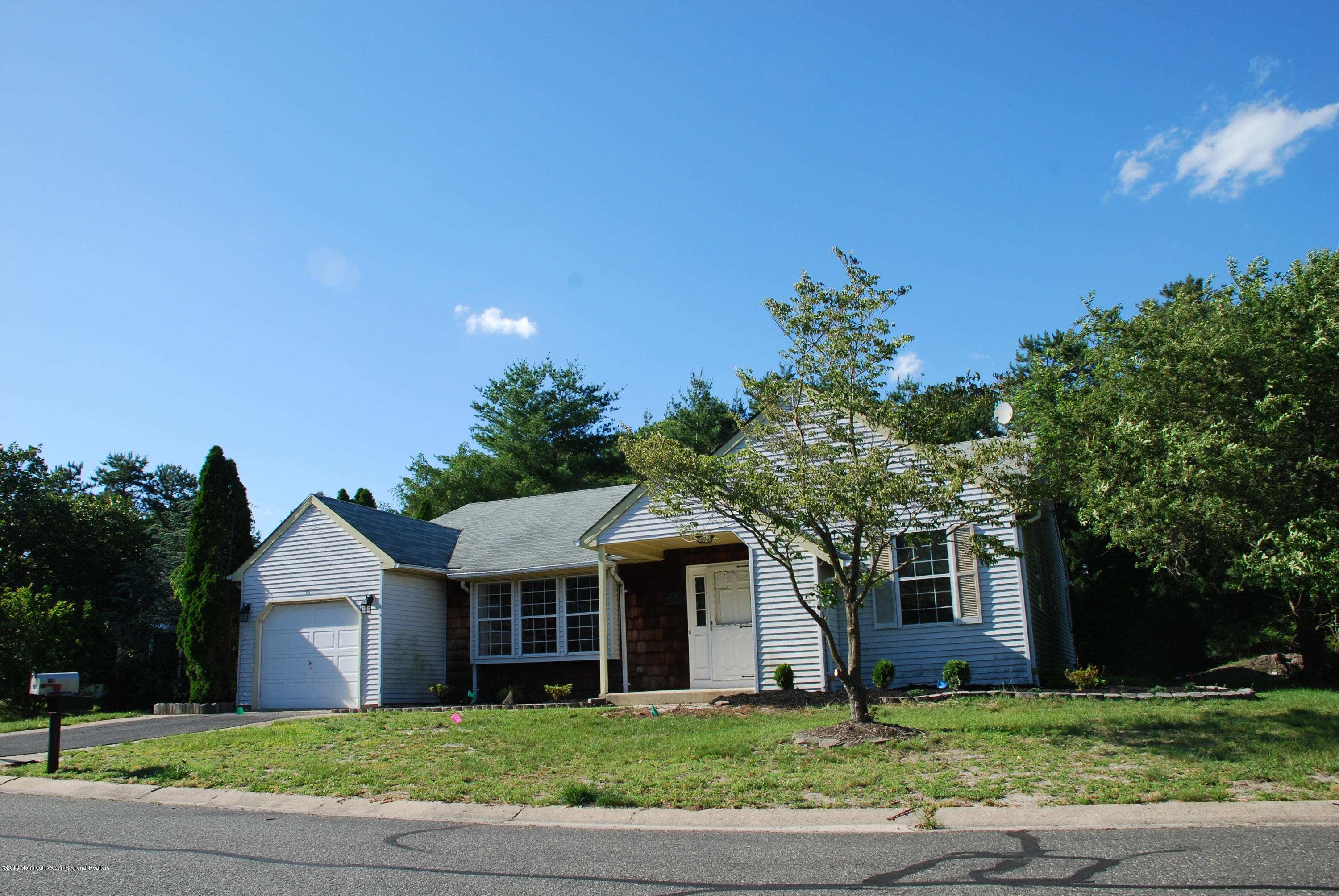75 Sunset Road Whiting, NJ 08759 - Photo 3 of 28 DSC_1634