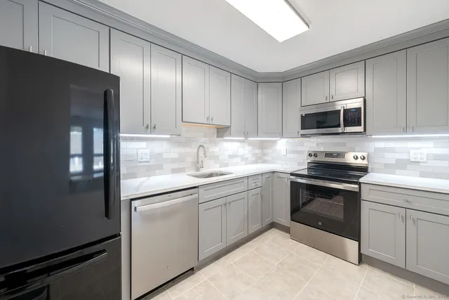 $2,800 | 664 Main Avenue, Unit 302, Norwalk, CT 06851