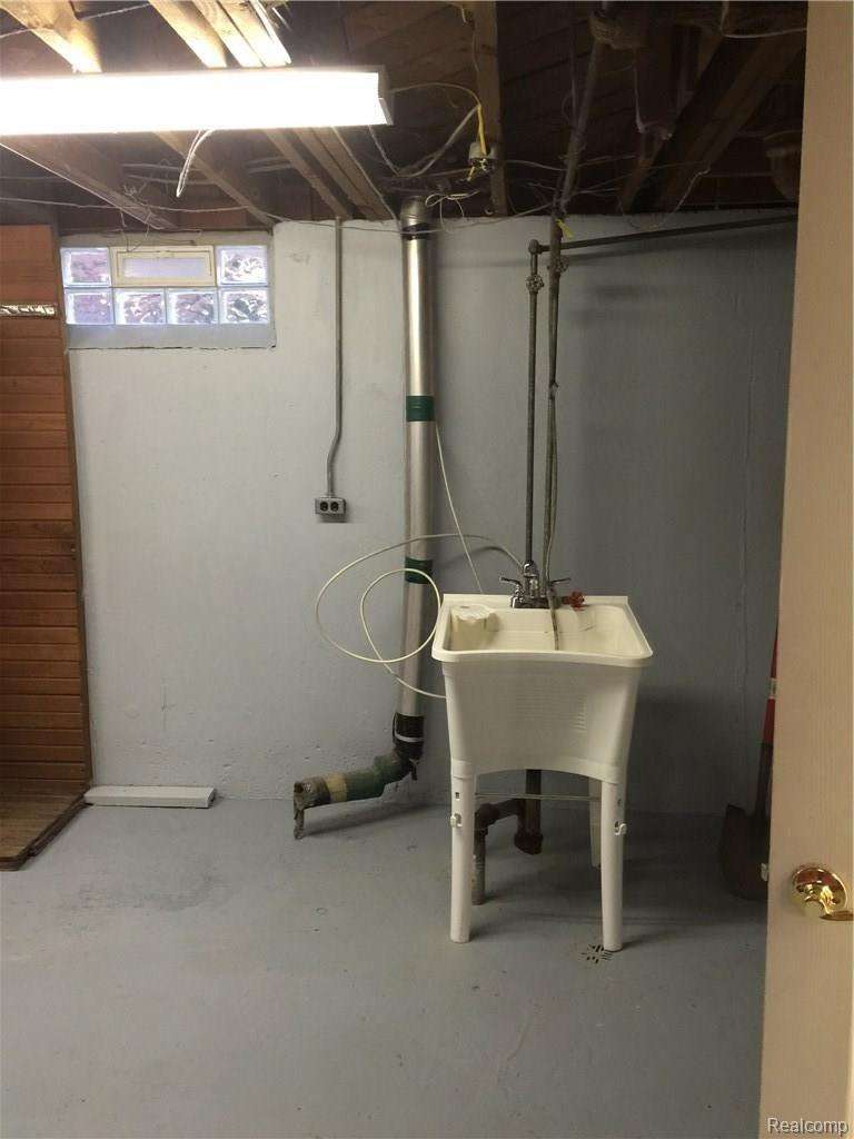 20110 Burt Road Detroit, MI 48219 - Photo 18 of 28 LAUNDRY AREA