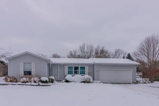 $279,000 | 24271 Thousand Oaks Drive, Mattawan, MI 49071