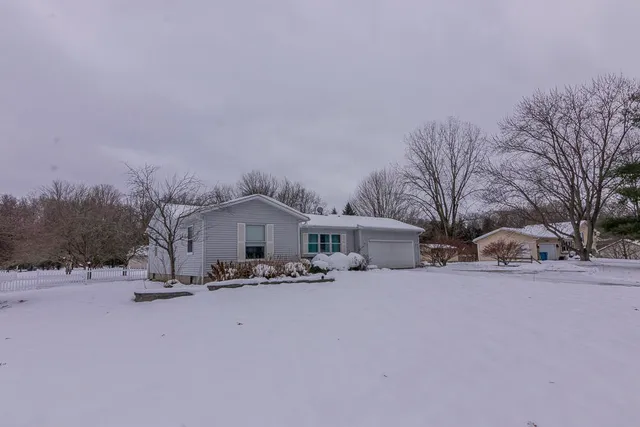 $279,000 | 24271 Thousand Oaks Drive, Mattawan, MI 49071