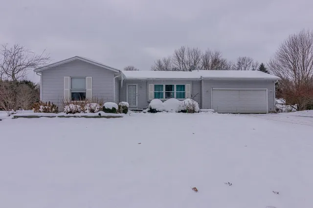 $279,000 | 24271 Thousand Oaks Drive, Mattawan, MI 49071