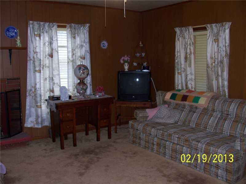210 Sugar Run Road Waynesburg, PA 15370 - Photo 4 of 13 Living Room.