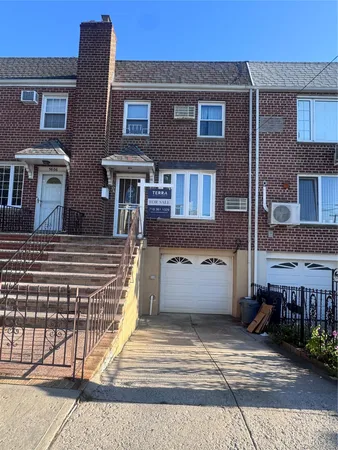 $940,000 | 56-04 62nd Avenue | Maspeth