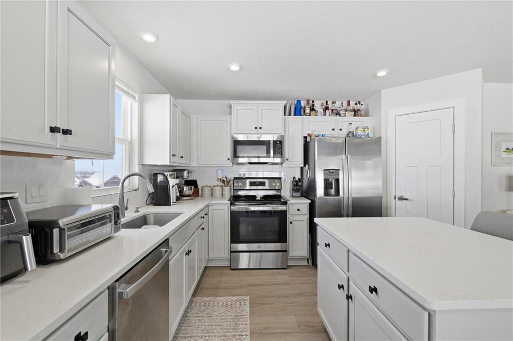 412 Spruce Lane Houston, PA 15342 - Photo 3 of 44 Nice kitchen!!