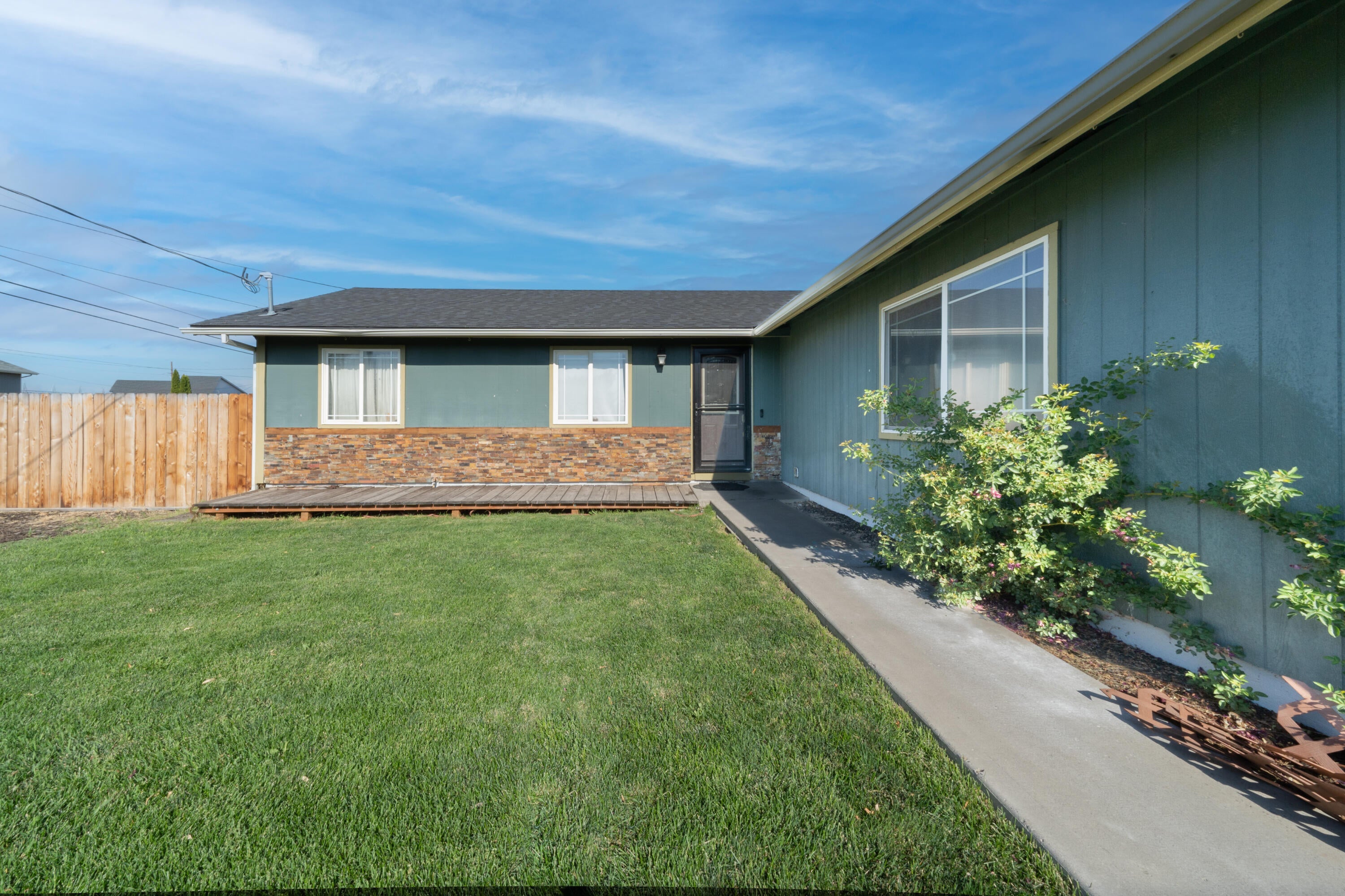 649 Southwest 33rd Street Redmond, OR 97756 - Photo 1 of 30 Front 1