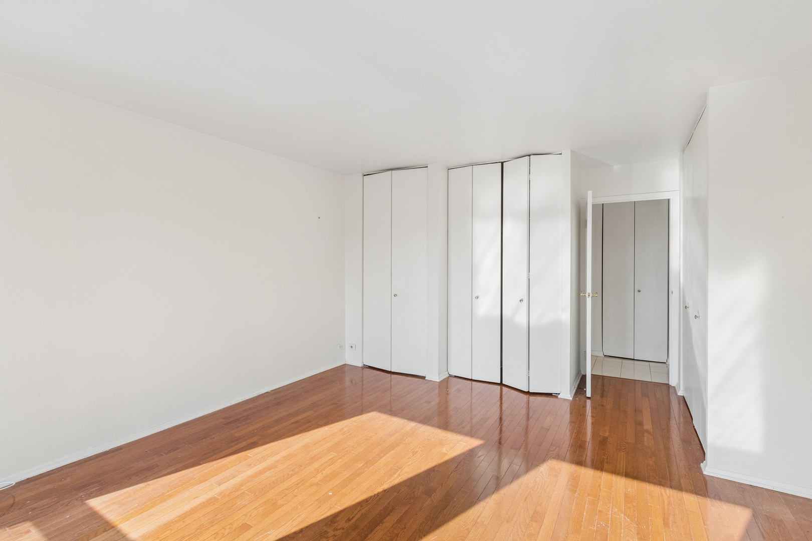 111 East Chestnut Street, Unit 25F Chicago, IL 60611 - Photo 7 of 19