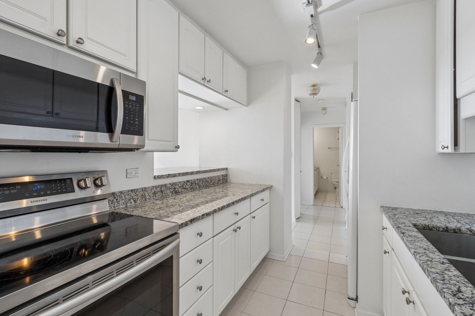 111 East Chestnut Street, Unit 25F Chicago, IL 60611 - Photo 10 of 19