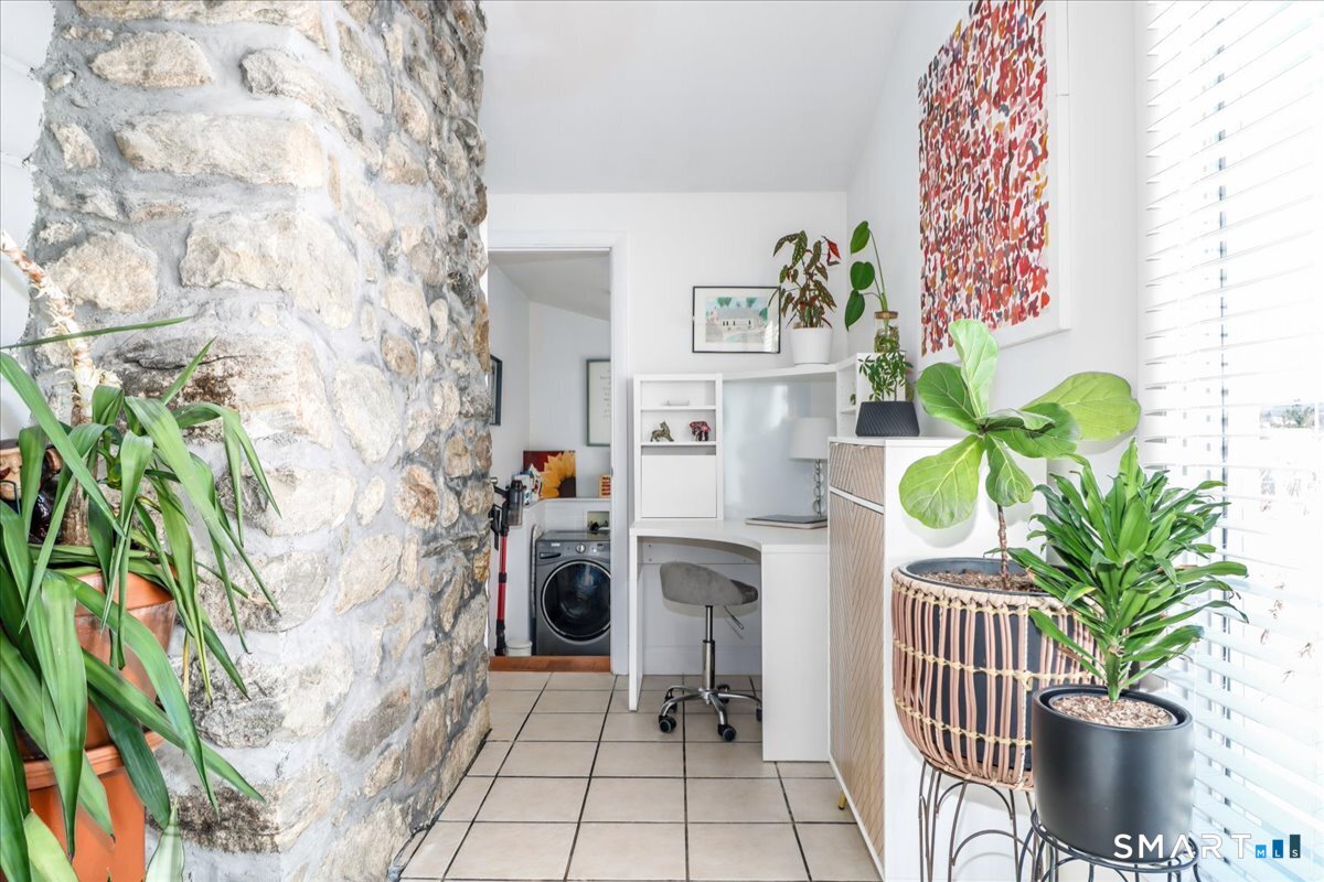 108 Forty Acre Mountain Road Danbury, CT 06811 - Photo 3 of 22