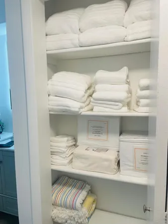 $3,500 | 2708 Northeast 14th Street Causeway, Unit 2, Pompano Beach, FL 33062