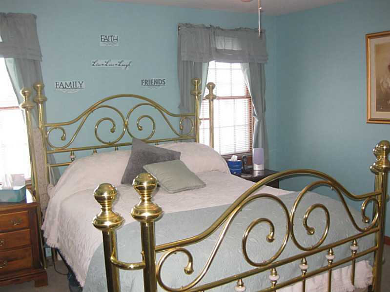 88 Summit Road Portsmouth, RI 02871 - Photo 12 of 22 Master Bedroom.