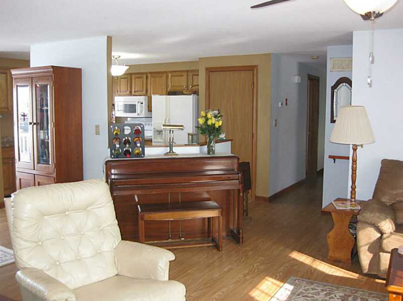 88 Summit Road Portsmouth, RI 02871 - Photo 10 of 22 Living Room.