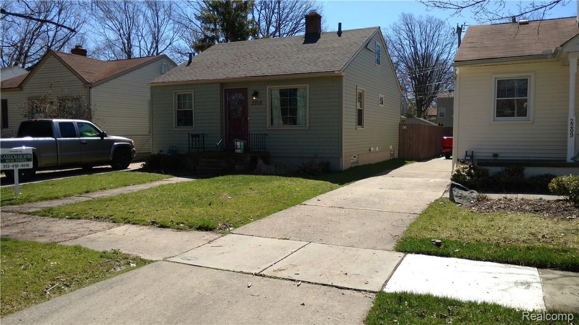 2203 Roslyn Road Grosse Pointe, MI 48236 - Photo 2 of 3 IMG_20170407_133338130.jpg