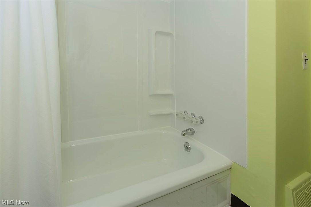 5199 Bridgewater Road Cleveland, OH 44124 - Photo 13 of 35