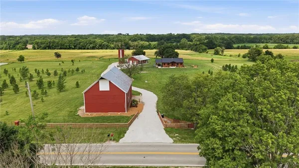 $950,000 | 17322 South State Route East, Pleasant Hill, MO 64080