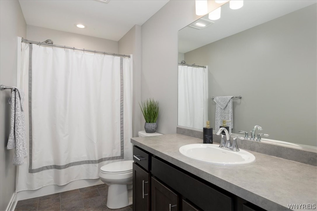 39 Partridge Walk Lancaster, NY 14086 - Photo 28 of 47 2nd Floor Bath