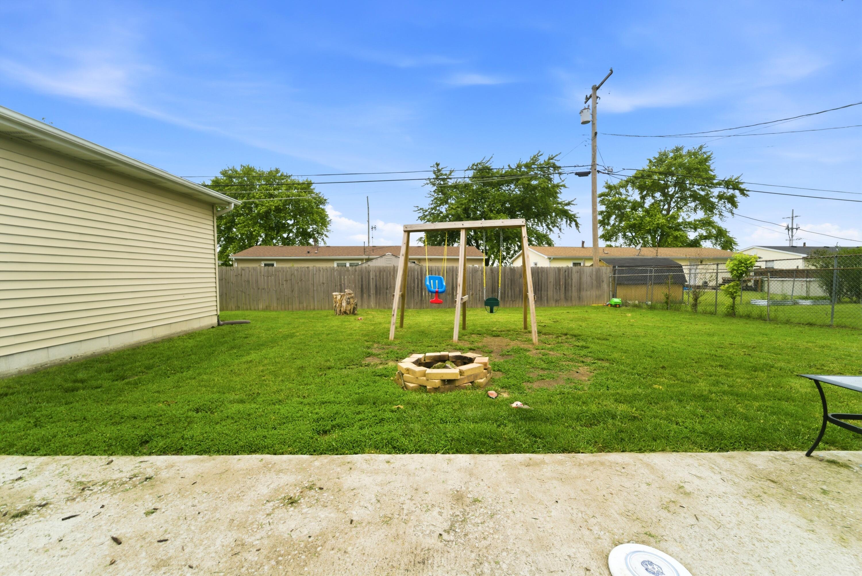 670 Newport Road Valparaiso, IN 46385 - Photo 5 of 23 3000x2005