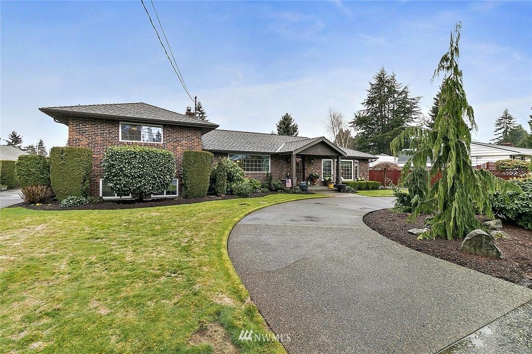 2225 Northeast 16th Street Renton, WA 98056 - Photo 2 of 38