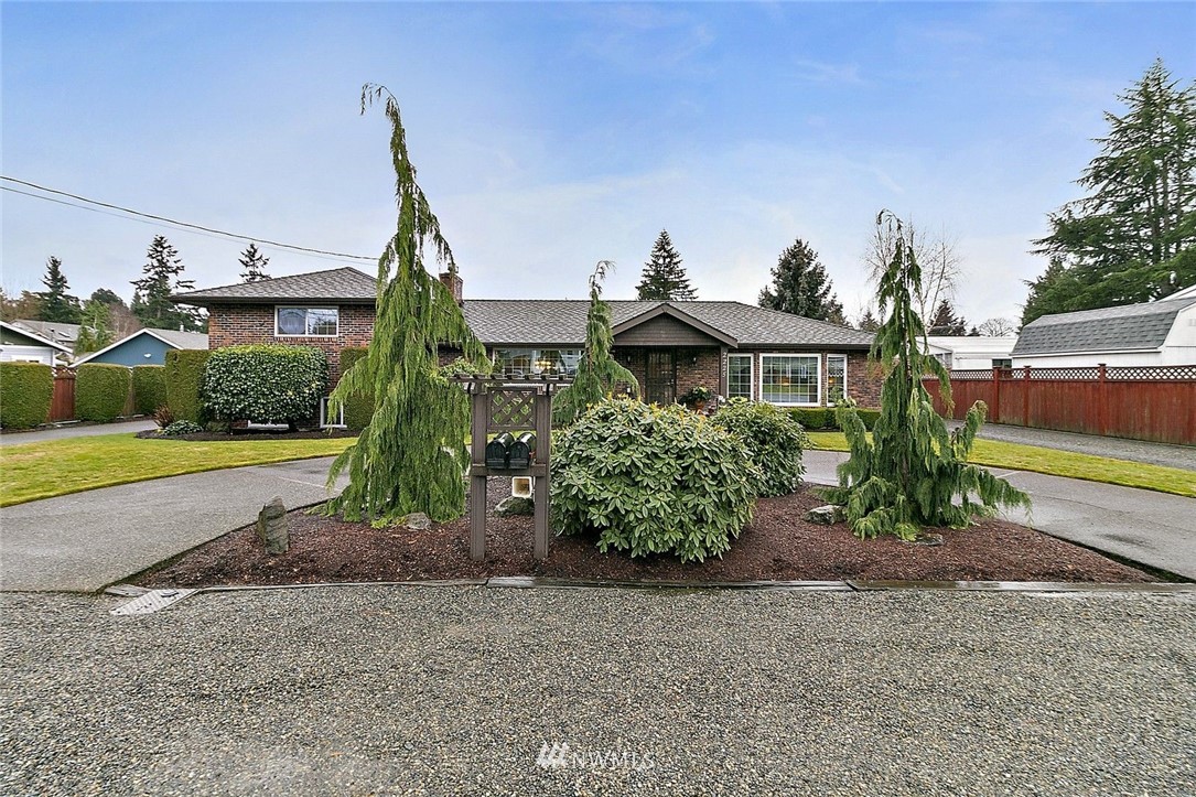 2225 Northeast 16th Street Renton, WA 98056 - Photo 3 of 38