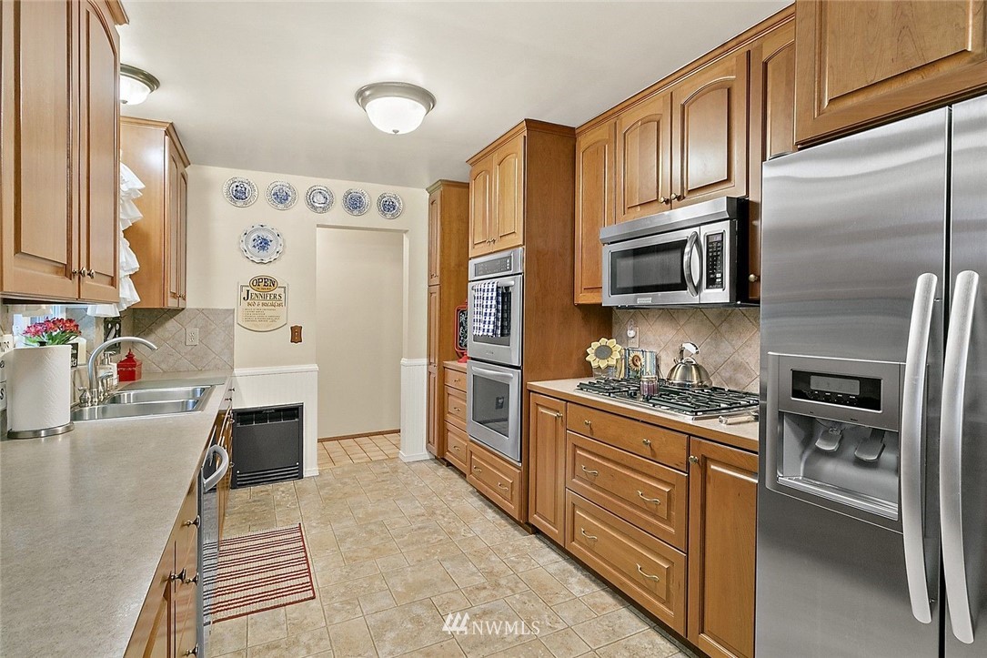 2225 Northeast 16th Street Renton, WA 98056 - Photo 6 of 38