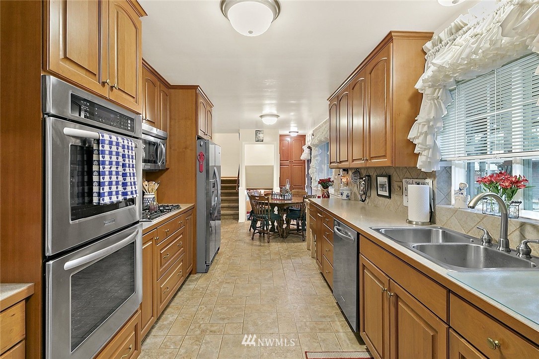 2225 Northeast 16th Street Renton, WA 98056 - Photo 9 of 38