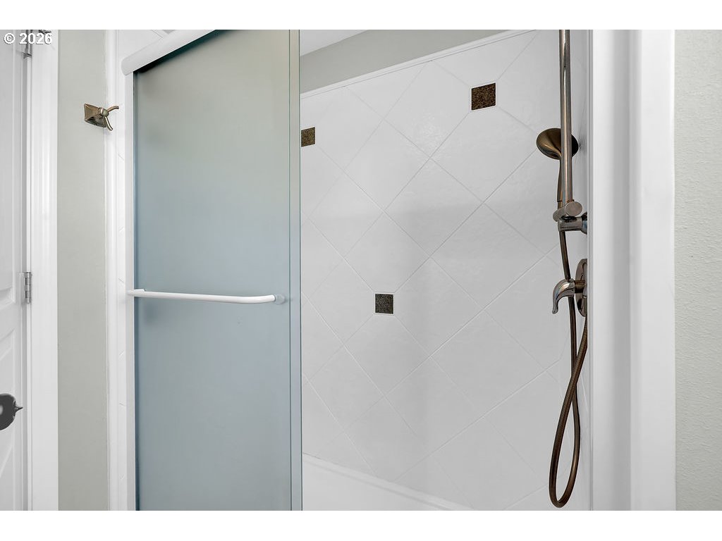 24969 Perkins Road Veneta, OR 97487 - Photo 22 of 28 En Suite Bathroom
