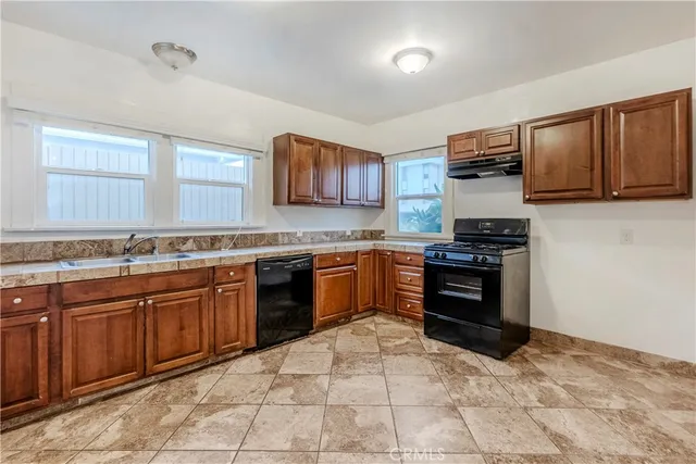 a view of an empty room with a ceiling fan