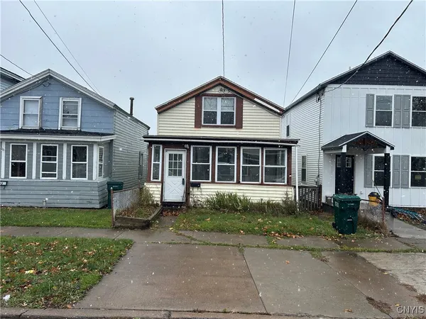 $100,000 | 41 West Van Buren Street, Oswego, NY 13126