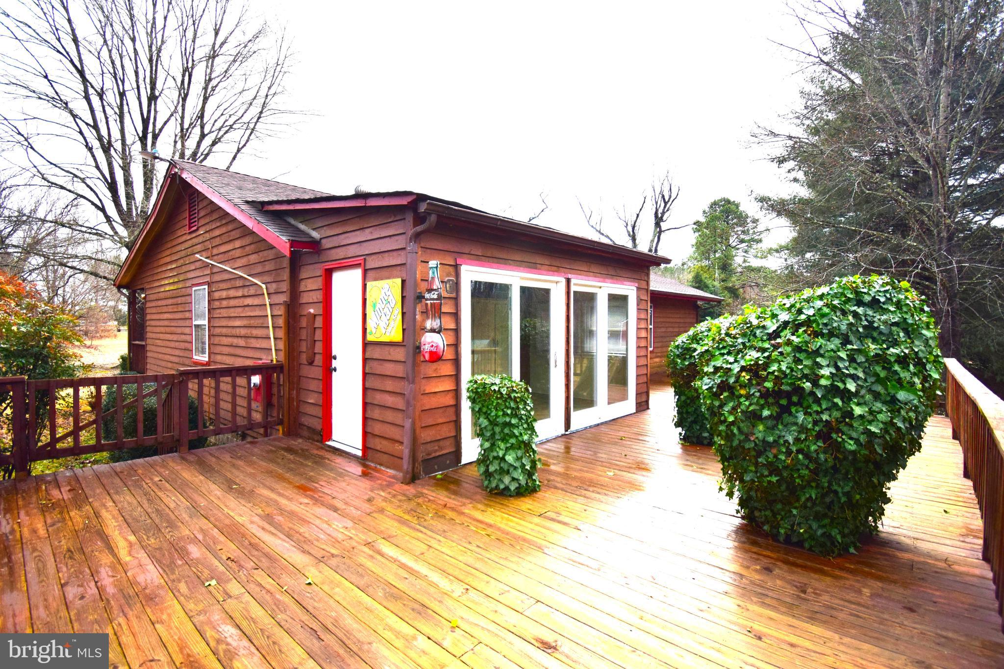 26554 Signboard Road Ruther Glen, VA 22546 - Photo 21 of 24 Back deck