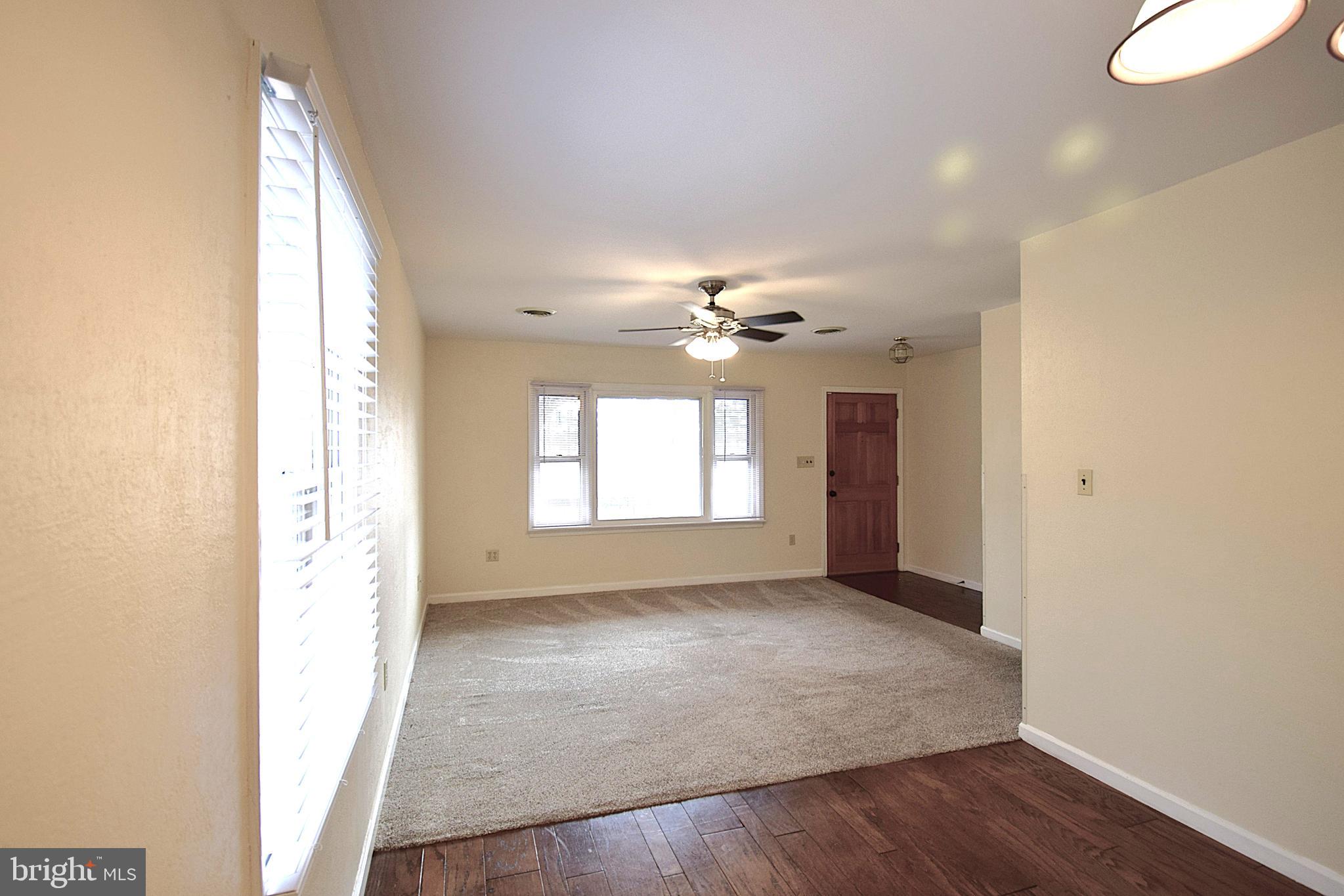 26554 Signboard Road Ruther Glen, VA 22546 - Photo 3 of 24 Living room