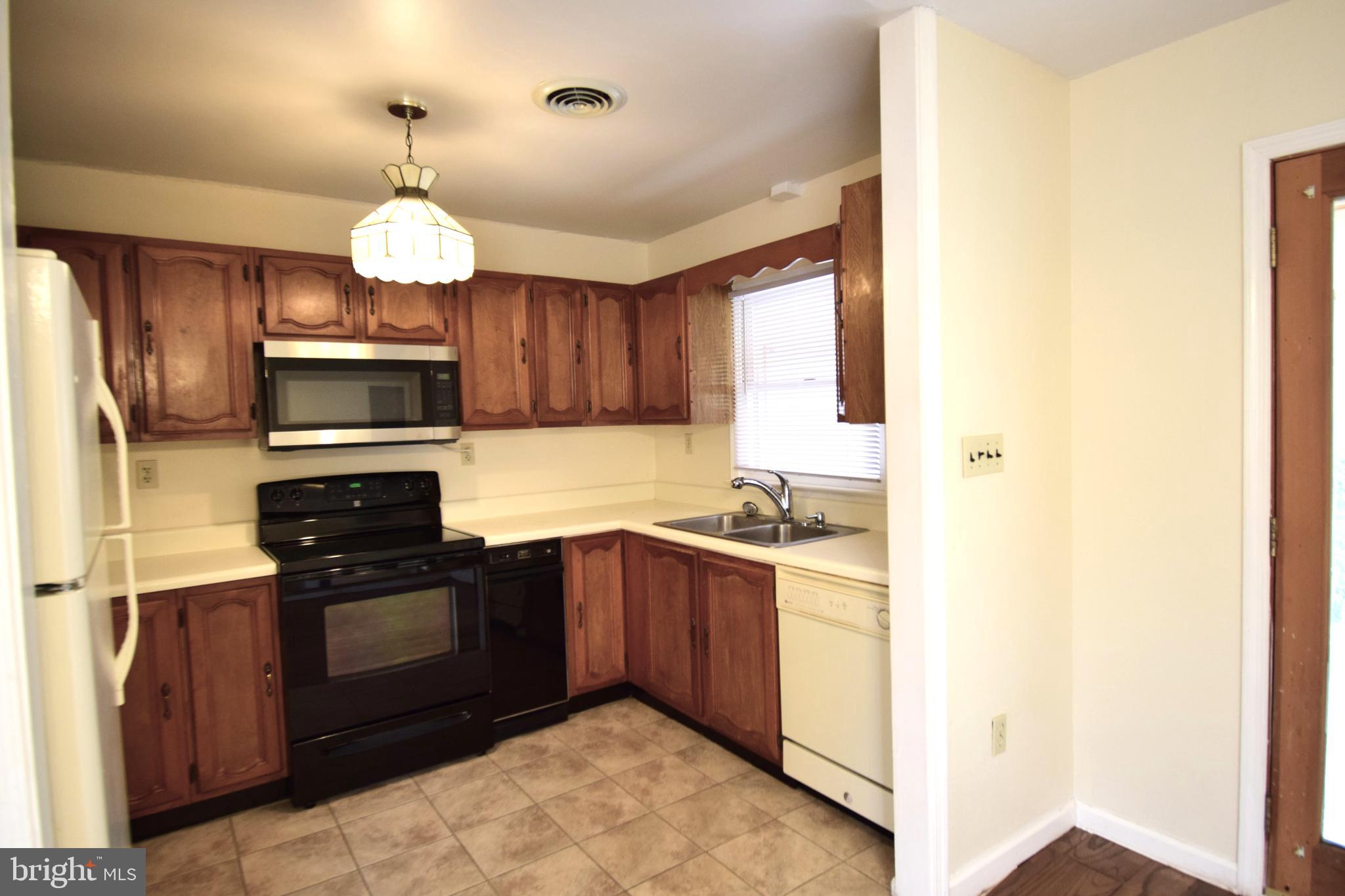 26554 Signboard Road Ruther Glen, VA 22546 - Photo 5 of 24 Kitchen